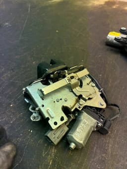 LANCIA 04589581AK K04589581AK 04589581AL K04589581AL Bootlid / tailgate lock LANCIA VOYAGER (404) (2011-2016) — thumbnail 6