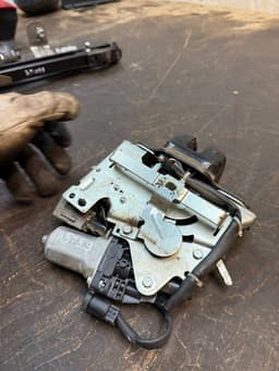 LANCIA 04589581AK K04589581AK 04589581AL K04589581AL Bootlid / tailgate lock LANCIA VOYAGER (404) (2011-2016) — thumbnail 4