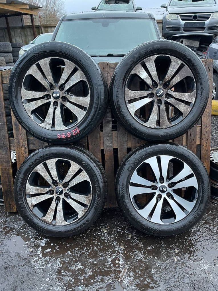 KIA 7JX18 ET40.5 D67.1 5X114.3 Rim set With Tyres 4 pcs KIA SPORTAGE III (SL) (2010-2015)
