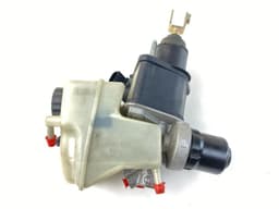 MERCEDES-BENZ 0204021687 0204024105 0204251302 Brake Master Cylinder MERCEDES-BENZ SL-CLASS (R230) (2001-2012) — thumbnail 2