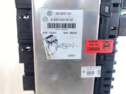MERCEDES-BENZ 05045139 05045135 05045131 Fuse box MERCEDES-BENZ SL-CLASS (R230) (2001-2012) — thumbnail 2