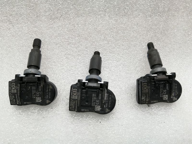 TESLA TESLA MODEL 3 STANDARD RANGE SENSOR 1074812-00-B TIRE PRESSURE TYRE PRESSURE