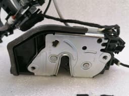 BMW BMW M4 F82 right RHD door lock 7202150 door lock right RHD — thumbnail 4