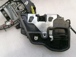BMW BMW M4 F82 right RHD door lock 7202150 door lock right RHD — thumbnail 5