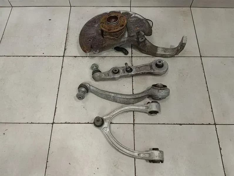 MERCEDES-BENZ Mercedes C63 AMG W205 Left Front Hub A2053325100 Wheel Bearing Housing Front Left
