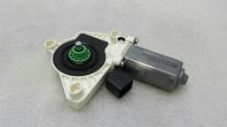 MERCEDES-BENZ Mercedes C63 AMG W205 door window motor A0009066206 window regulator motor right — thumbnail 2