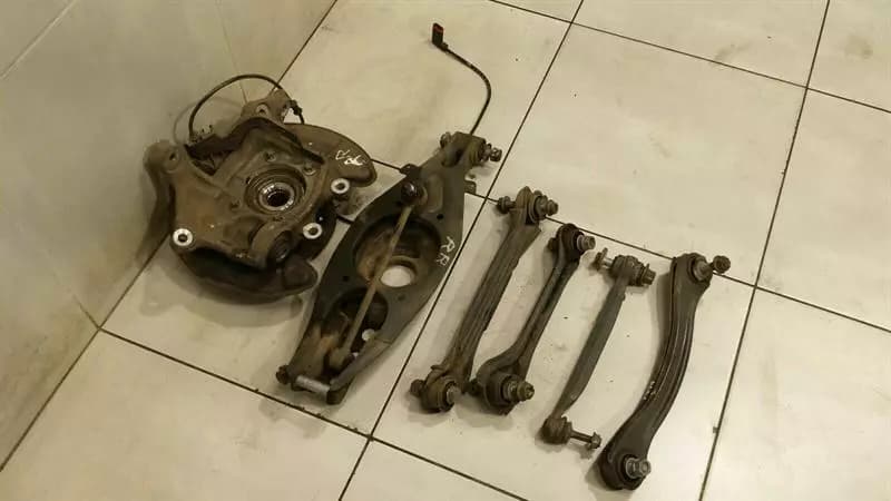 Mercedes SLK R172 Right Rear Hub A1723507800 Wheel Bearing Housing Right SLK55 AMG