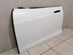 TESLA Tesla Model S 90D Left Front Door 6006662-E0-H Door Front Left — thumbnail 2