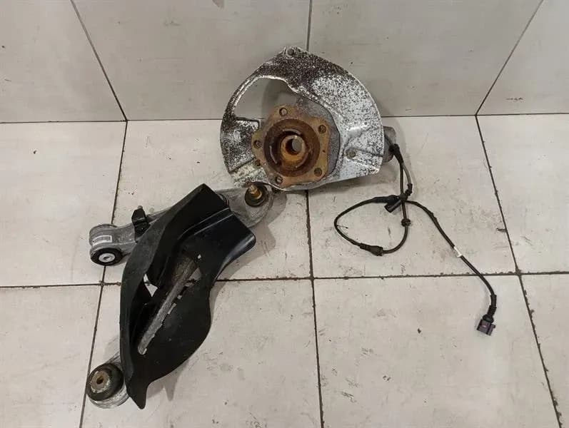 Porsche 911 991 Left Front Hub 99134115705 Wheel Bearing Housing Front Left 4S AWD