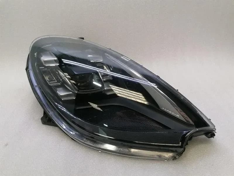 PORSCHE 2017-2018 Porsche Macan 95B Right Headlight 95B941040J LED Headlight Right-