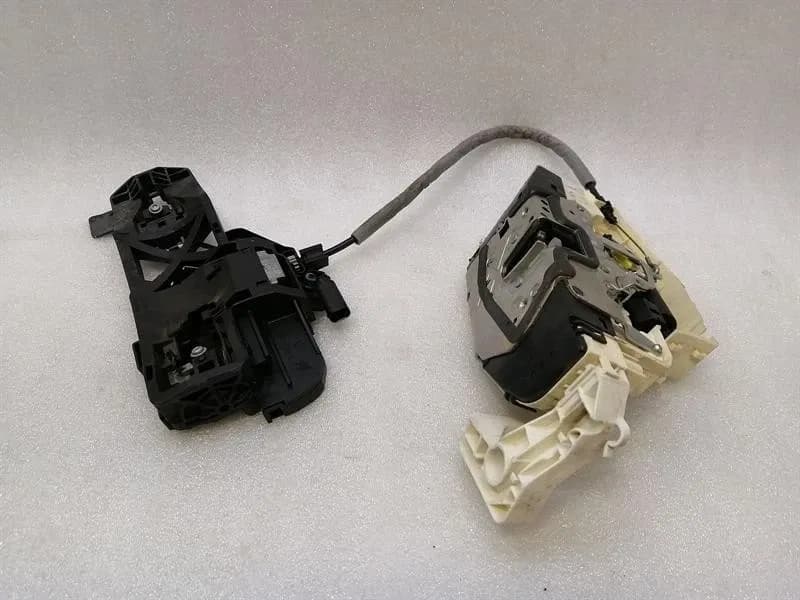 Mercedes S-Class W221 W216 right door lock A2217205835 door lock front right