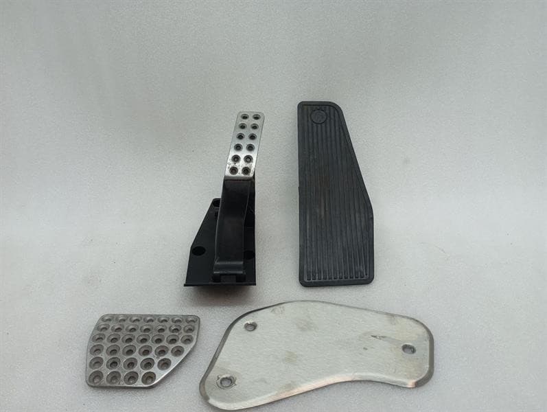 Ferrari California T F149 gas pedal (electrical) 243117 RHD SET RIGHT HAND DRIVE