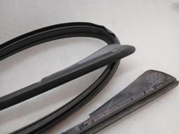 PORSCHE Porsche 911 997 windscreen surround seal 99753707702 seal windshield convertible — thumbnail 3
