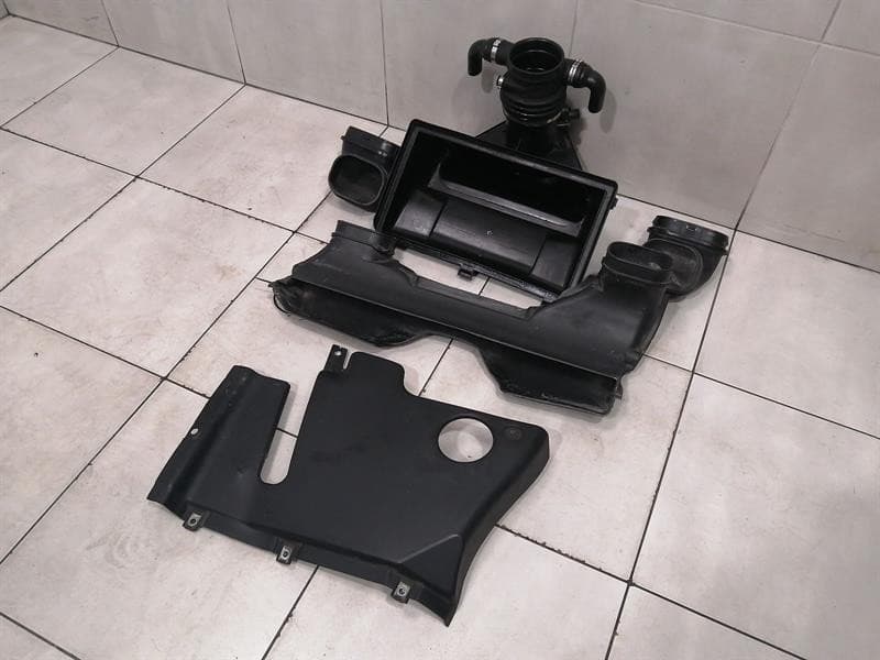 MASERATI Maserati Granturismo M145 Air Filter Box Duct 232607 Air Filter Box Damaged