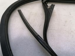 ASTON MARTIN Aston Martin DB9 Volante Left Door Seal 4G43-F20709-BH Left Door Seals — thumbnail 7