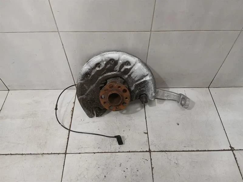 Mercedes C Class W205 Left Front Hub A2053325100 Wheel Bearing Housing Front Left