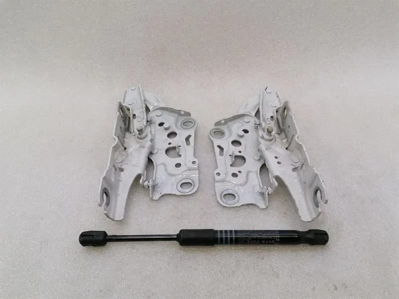 BMW 7 series G11 Bonnet Hinge LHS 7347408 Bonnet Hinge Left