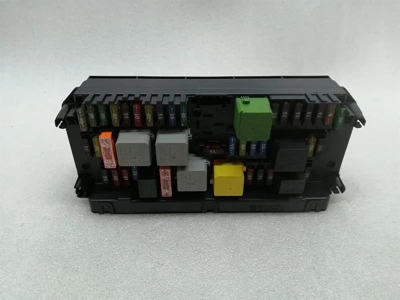 MERCEDES-BENZ Mercedes C Class W204 Fuse Box A2129005722 Fuse Box