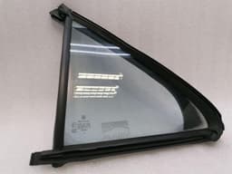 MERCEDES-BENZ Mercedes S-Class W220 Left Rear 1/4 Glass A2207300320 Door Window 1/4 Rear LH — thumbnail 1