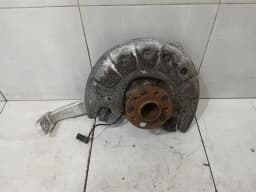 MERCEDES-BENZ Mercedes C Class W205 Right Front Hub A2053325200 Wheel Bearing Housing Front Right — thumbnail 1