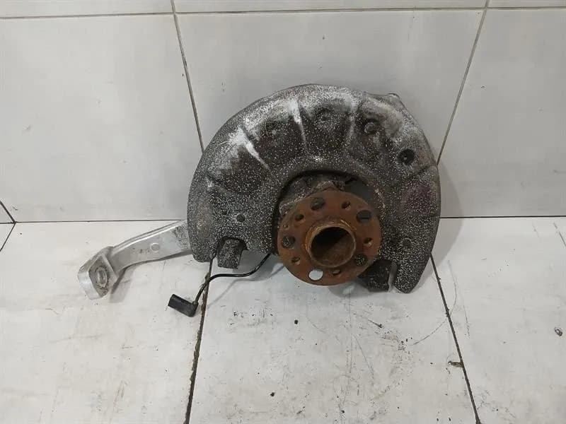 MERCEDES-BENZ Mercedes C Class W205 Right Front Hub A2053325200 Wheel Bearing Housing Front Right