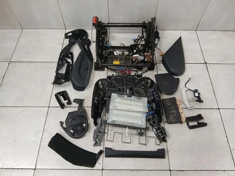 MERCEDES-BENZ Mercedes C Class W205 Seat Frame Adjustment A0009108902 LH Seats Frame Engine