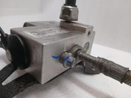 MCLAREN McLaren 570S Spider Hydraulic Valve 13b0737cp Hydraulic Valve AXLE LIFT — thumbnail 5