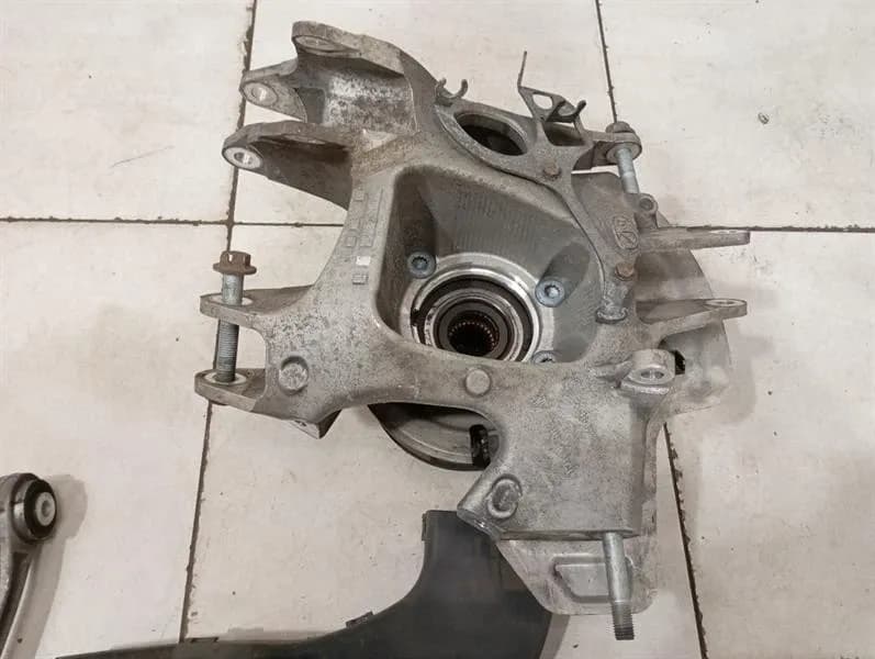 PORSCHE Porsche 911 991.2 GT3 Left Rear Hub 99133161181 Wheel Bearing Housing Rear Left