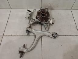 MCLAREN McLaren 600LT Spider Left Rear Hub 14BA022CP Wheel Bearing Housing Rear Left — thumbnail 1
