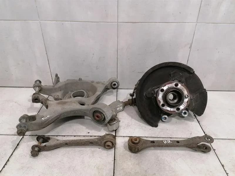 Ford Mustang MK6 S550 Right Rear Hub FR3Z-5500-E Wheel Bearing Housing Rear Right
