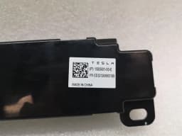 TESLA Tesla Model 3 Long Range Aerial / Antenna 1585601-00-E Antenna — thumbnail 3