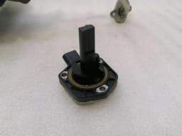 BENTLEY Bentley Continental Flying Spur oil filter housing 07D115911J oil cooler holder — thumbnail 5
