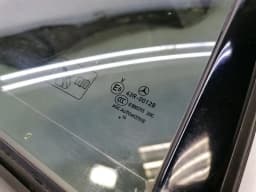 MERCEDES-BENZ Mercedes CLA W117 C117 right rear door glass A1177350410 door window rear set — thumbnail 10