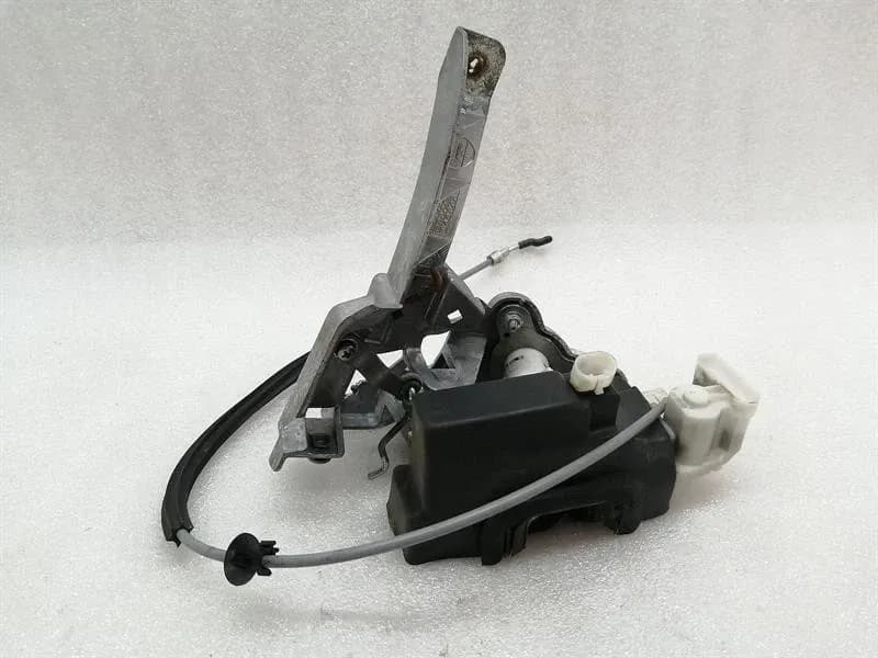 MASERATI Maserati Granturismo M145 front right door lock 68893300 door lock faulty RHD
