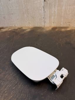 MITSUBISHI 9499С931 5940A409 Fuel flap MITSUBISHI OUTLANDER III (GG, GF, ZJ, ZK, ZL) (2012-2021) — thumbnail 4