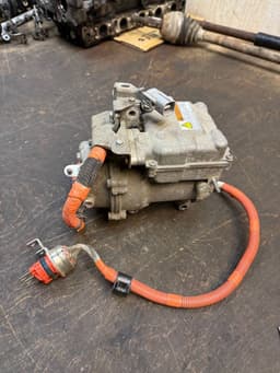 MITSUBISHI AKJ200A202F 7813A784 AC / aircon Compressor MITSUBISHI OUTLANDER III (GG, GF, ZJ, ZK, ZL) (2012-2021) — thumbnail 2