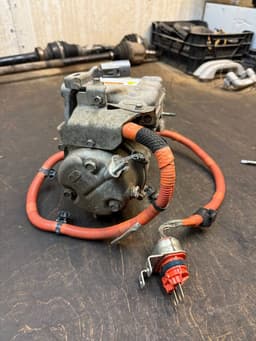 MITSUBISHI AKJ200A202F 7813A784 AC / aircon Compressor MITSUBISHI OUTLANDER III (GG, GF, ZJ, ZK, ZL) (2012-2021) — thumbnail 4