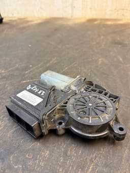 VW 7H1959801 0130821999 Window Regulator Motor Front Left VW TRANSPORTER T5 / MULTIVAN (7H, 7E, 7J) (2003-2015) — thumbnail 3