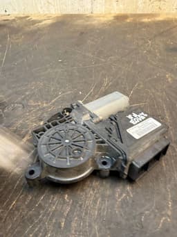 VW 7H1959802 0130821998 Window Regulator Motor Front Right VW TRANSPORTER T5 / MULTIVAN (7H, 7E, 7J) (2003-2015) — thumbnail 3