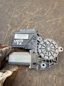 VW 7H1959802 0130821998 Window Regulator Motor Front Right VW TRANSPORTER T5 / MULTIVAN (7H, 7E, 7J) (2003-2015) — thumbnail 5