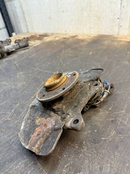 VOLVO 30760562 Wheel bearing housing front right VOLVO XC90 I (2002-2014) — thumbnail 2
