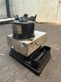 VOLVO P30643979 30643979 30643982 30793491 30793453 ABS hydraulic unit / pump VOLVO S80 I (TS, XY) (1998-2006) — thumbnail 2