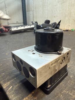 VOLVO P30643979 30643979 30643982 30793491 30793453 ABS hydraulic unit / pump VOLVO S80 I (TS, XY) (1998-2006) — thumbnail 4