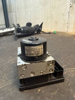 VOLVO 30643979 P30643979 30643982 30793491 ABS hydraulic unit / pump VOLVO XC90 I (2002-2014) — thumbnail 2