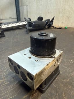 VOLVO 30643979 P30643979 30643982 30793491 ABS hydraulic unit / pump VOLVO XC90 I (2002-2014) — thumbnail 4