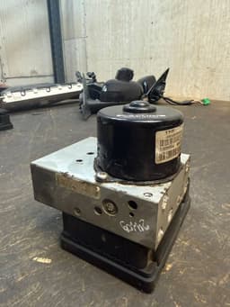 VOLVO 30643979 P30643979 30643982 30793491 ABS hydraulic unit / pump VOLVO XC90 I (2002-2014) — thumbnail 3