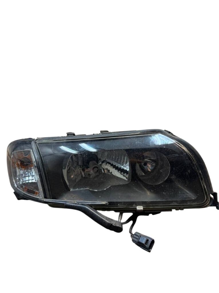 VOLVO 30744157 Headlight right VOLVO S80 I (TS, XY) (1998-2006)
