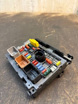 PEUGEOT 9675877980 BSMR02 R02 Body control module (BCM) PEUGEOT 3008 I (T84) (2009-2016) — thumbnail 2