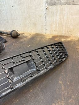 SKODA 5E0853677H 5E0853631A Front Bumper Grille central SKODA OCTAVIA III (5E) (2012-2019) — thumbnail 2