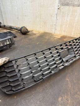 SKODA 5E0853677H 5E0853631A Front Bumper Grille central SKODA OCTAVIA III (5E) (2012-2019) — thumbnail 3